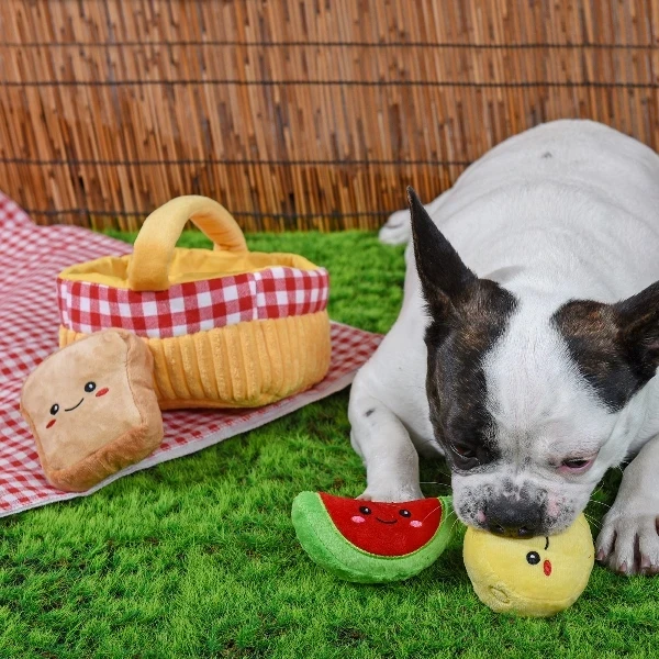 Hilarious themed hide-and-seek game, accompanied by tiny beeping toys - Picnic basket - image 2 of 2